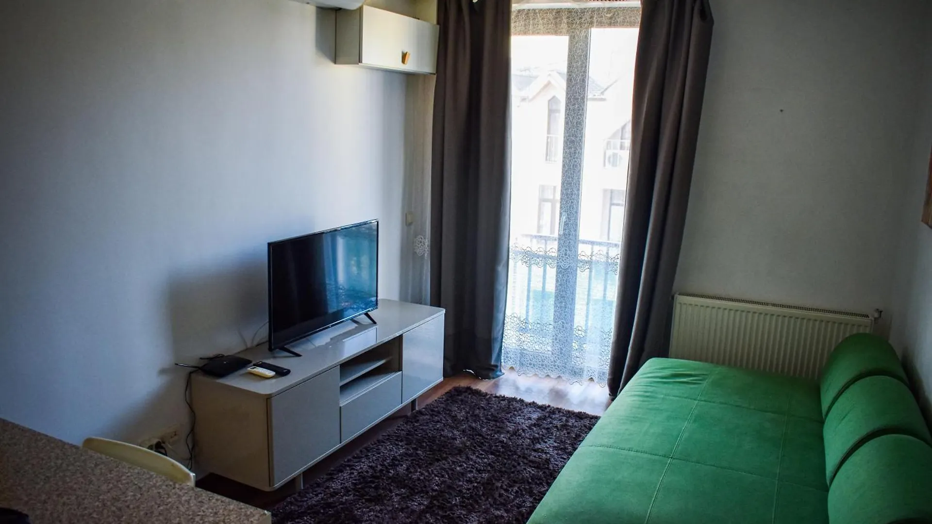 Cozy Two Rooms Downtown By Chr Luxury Propery Boekarest Roemenië
