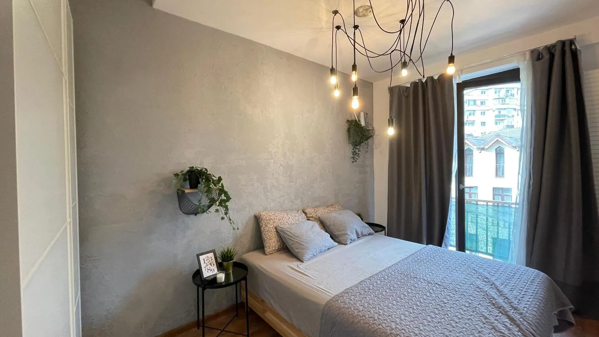 Cozy Two Rooms Downtown By Chr Luxury Propery Bukarest Lägenhet