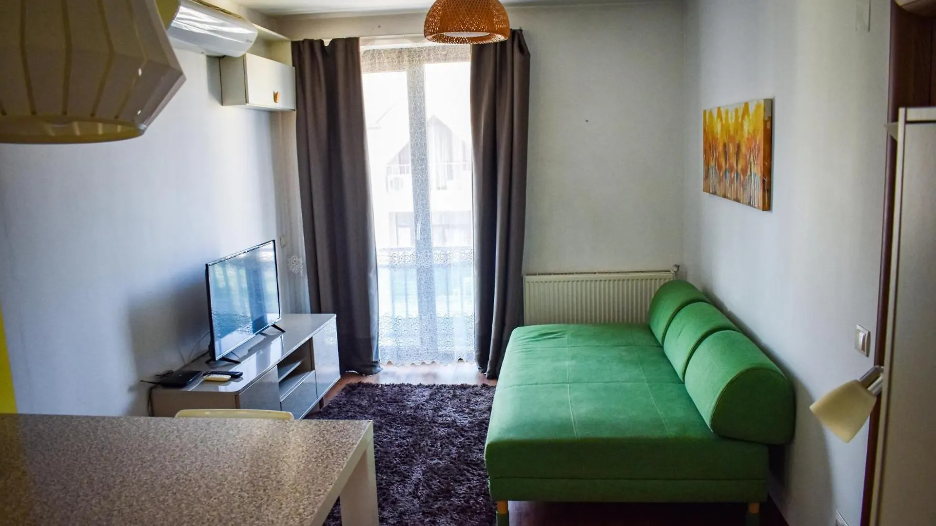 Cozy Two Rooms Downtown By Chr Luxury Propery Bukarest Lägenhet